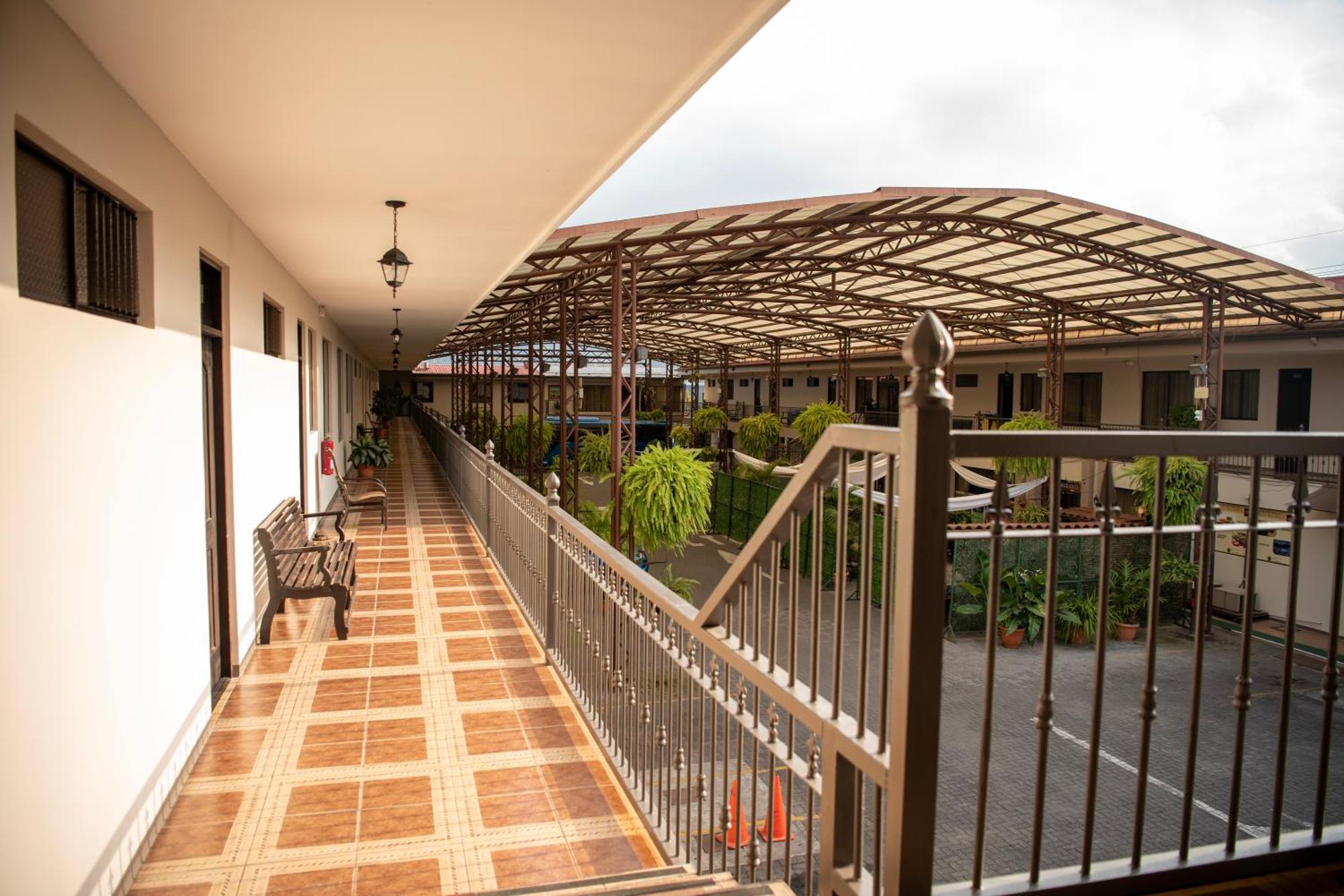 Hotel Y Restaurante El Guarco Cartago Kültér fotó