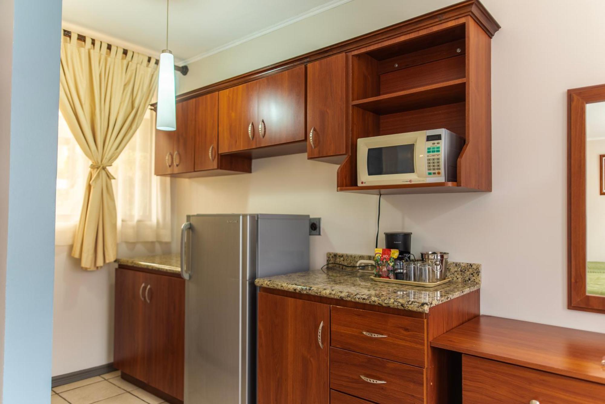 Hotel Y Restaurante El Guarco Cartago Kültér fotó