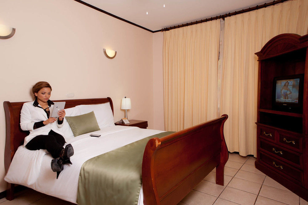 Hotel Y Restaurante El Guarco Cartago Kültér fotó