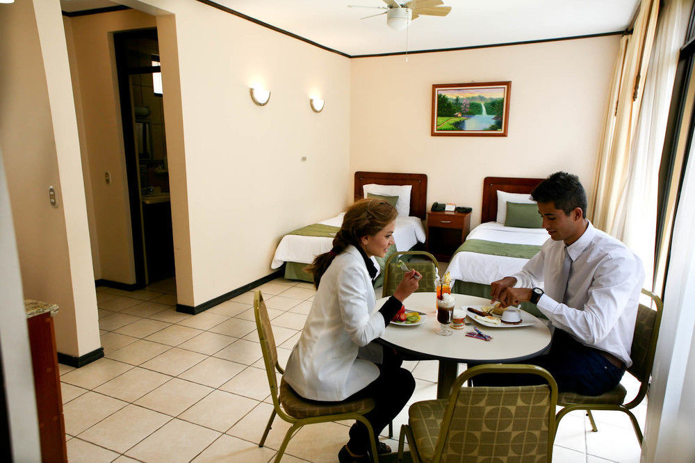 Hotel Y Restaurante El Guarco Cartago Kültér fotó