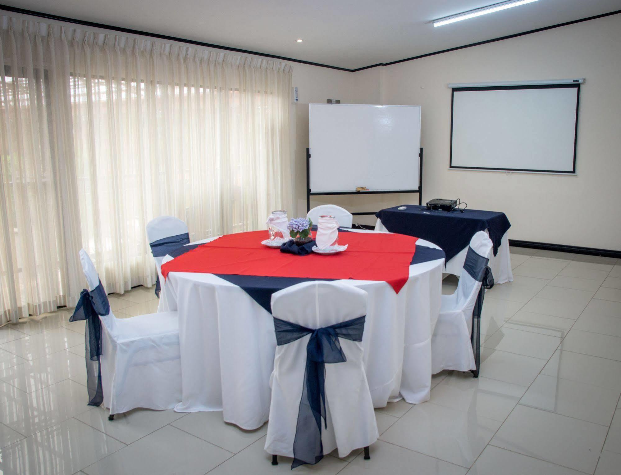 Hotel Y Restaurante El Guarco Cartago Kültér fotó