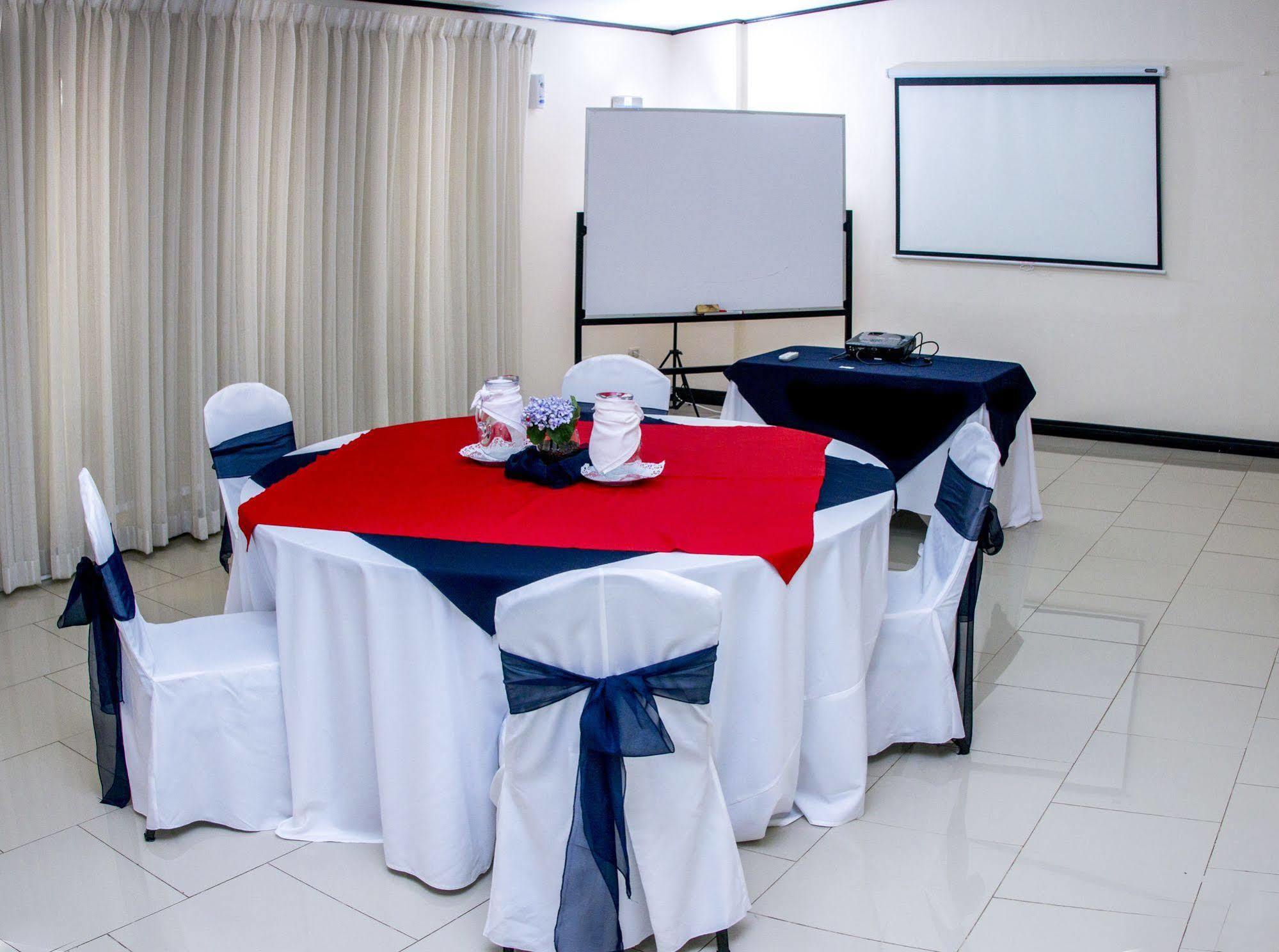 Hotel Y Restaurante El Guarco Cartago Kültér fotó