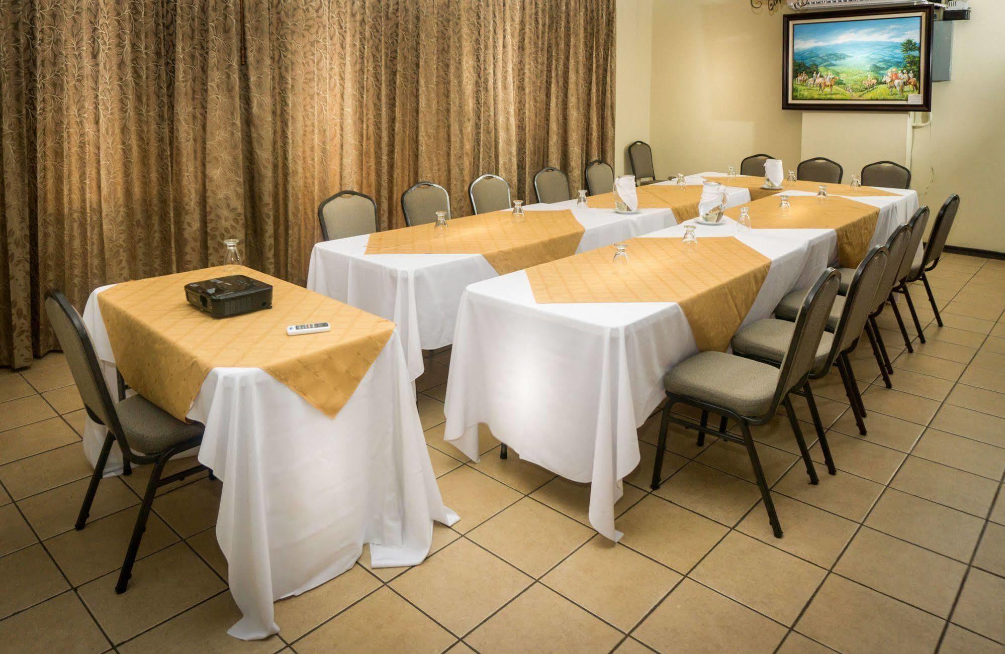 Hotel Y Restaurante El Guarco Cartago Kültér fotó